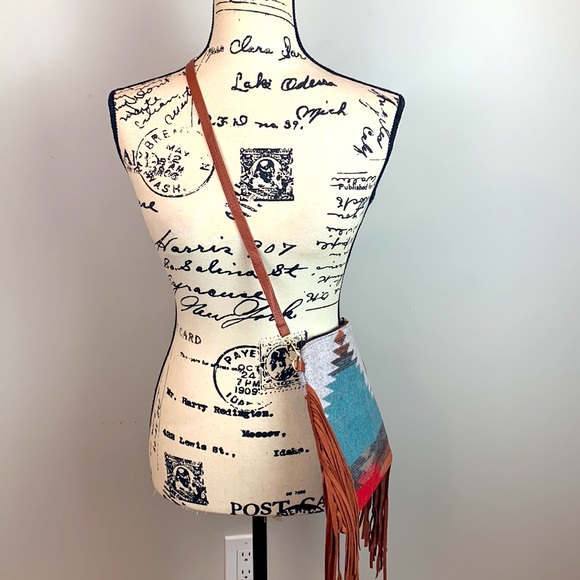 Boho Aztec Western Fringe Crossbody Bag - Picture 9 of 9